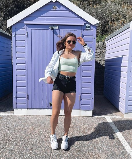 Lauren Lindsay Profile image