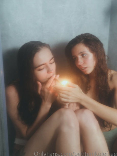petitenikolefree onlyfans leaked pics