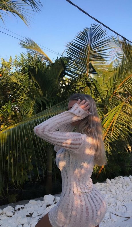 Elly Anne onlyfans topless