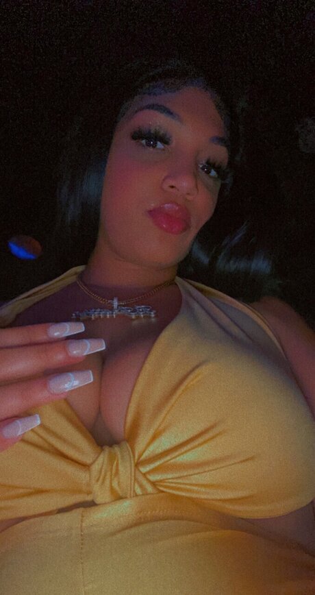 B Prettyyy_ onlyfans model