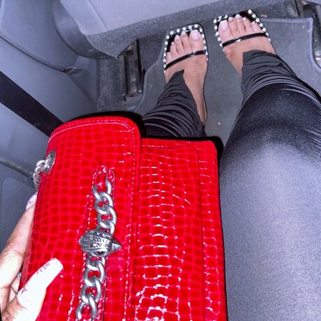 Vhyz Feet onlyfans pictures