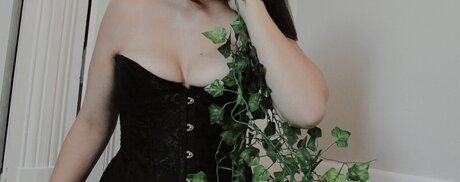 Antonia Zarov only fans photos