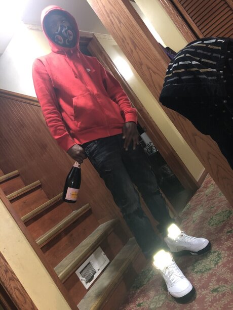 MykeMyke topless onlyfans