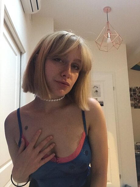 artisticbellah onlyfans model photos