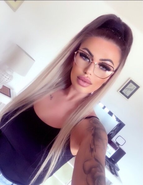 Cosmina Comm onlyfans free porn