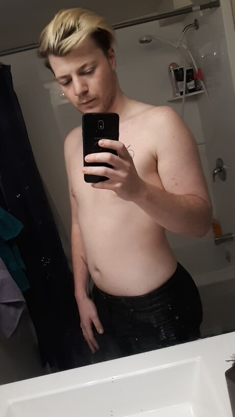 Grey Dinsdale onlyfans leaked tits