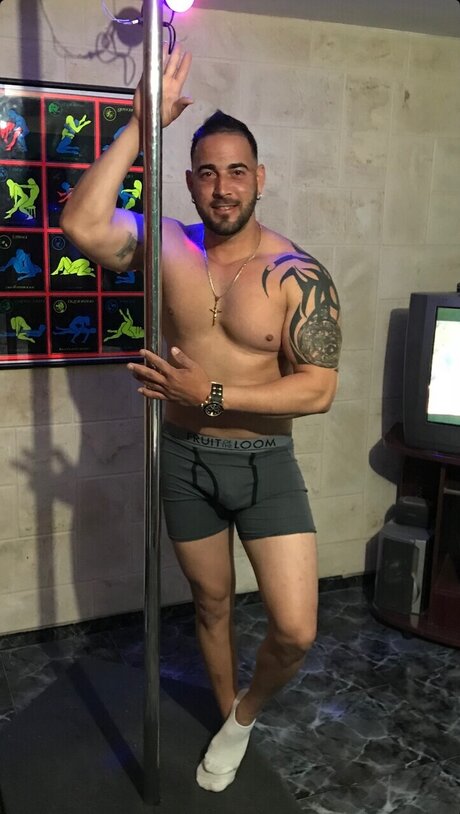 Yusiel Mederos onlyfans naked