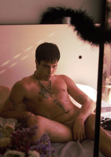 ap0l0ni0 nude on onlyfans