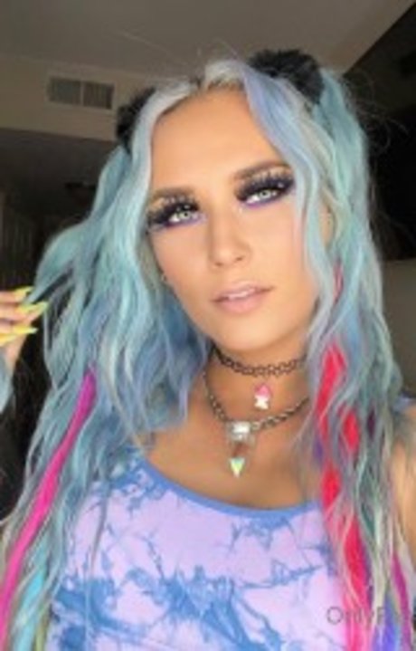 hot blonde onlyfans free archive