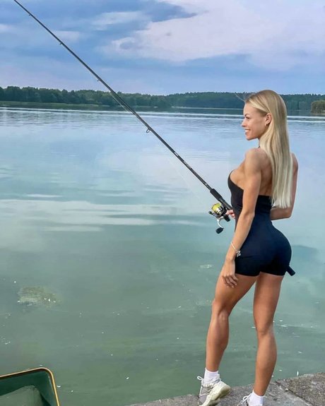 Viki Doux nude only fans