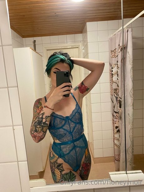 Honeyy Noir onlyfans leak