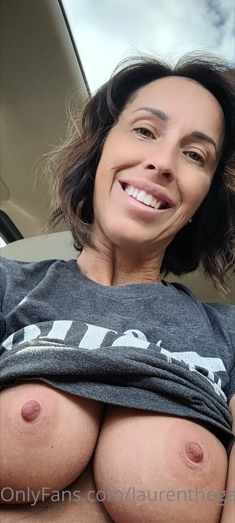 Lauren The GAMilf onlyfans photos