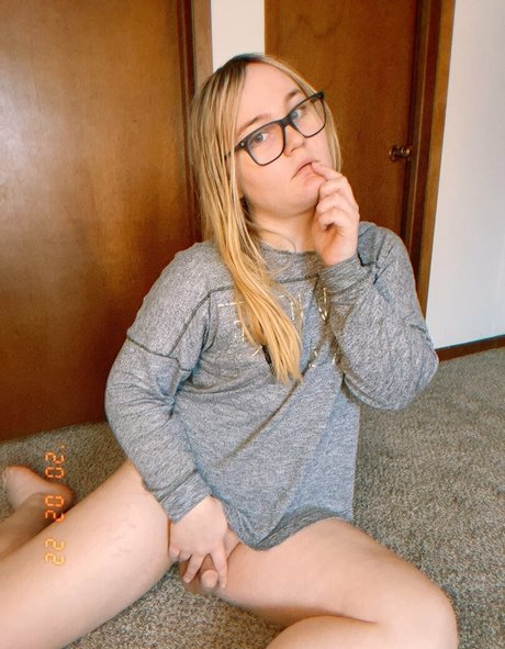 Scarlett Williams naked onlyfans