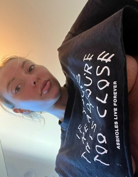 alyssamarkey onlyfans strip tease