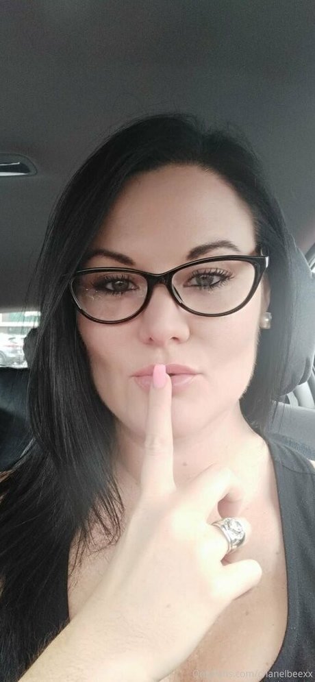 chanelbeexx onlyfans model photos