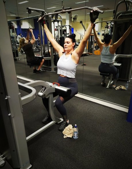 chanelbeexx onlyfans striptease