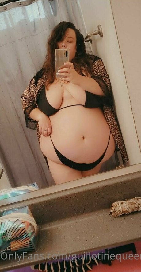 guillotinequeen2 onlyfans model photos