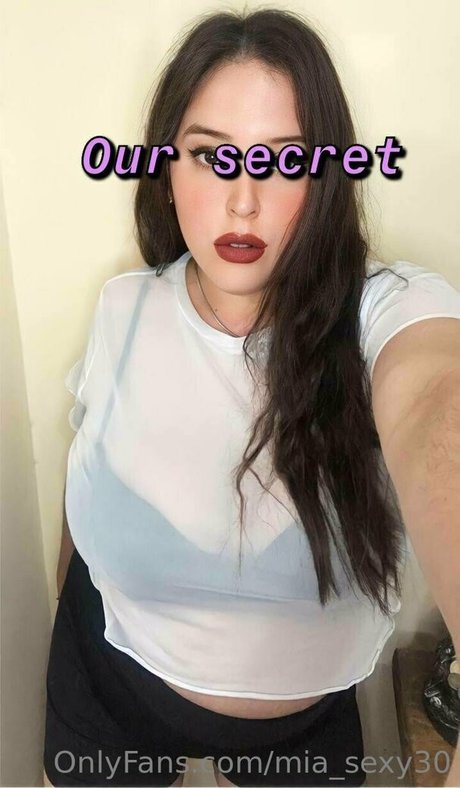 mia sexy30 onlyfans creator