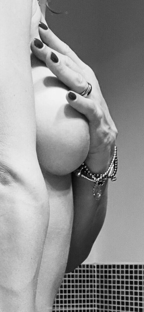 Sophie Only onlyfans content