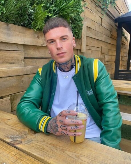 u2379995 onlyfans nude pics