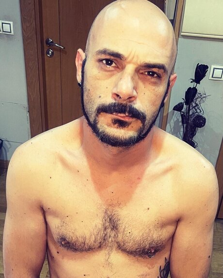 Pajero86 onlyfans leaks.