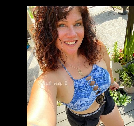 sarah bear 18 onlyfans striptease