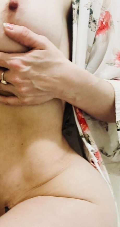 onegoodbumblebee onlyfans leak ass