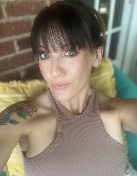 onegoodbumblebee nudes only fans