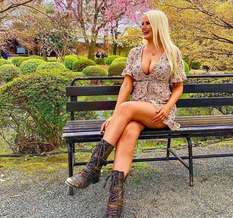 Zandra May onlyfans topless