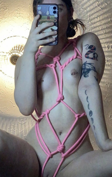 Courtney D4rkpurple onlyfans posts