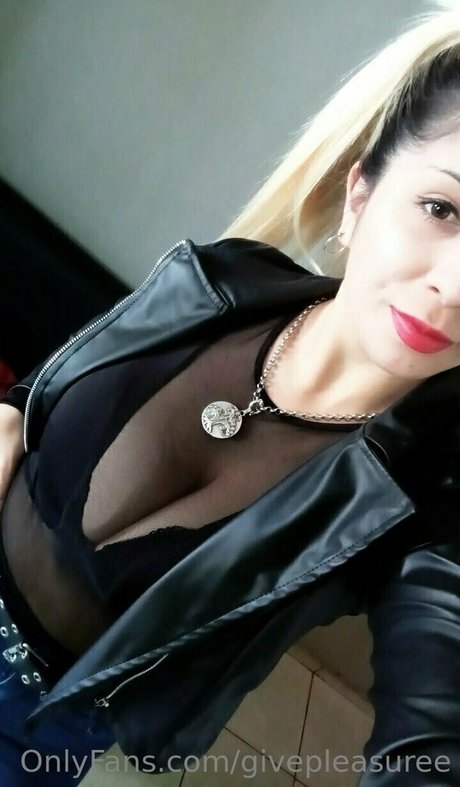 givepleasuree Profile image