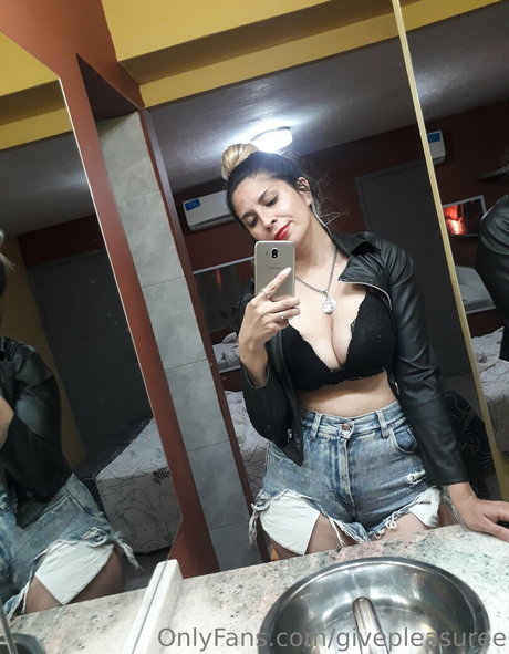 givepleasuree onlyfans leaked nude