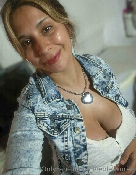 givepleasuree on onlyfans