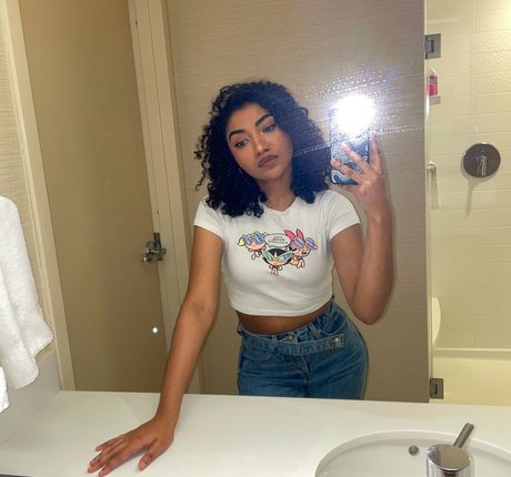 krystalogy only fans pic