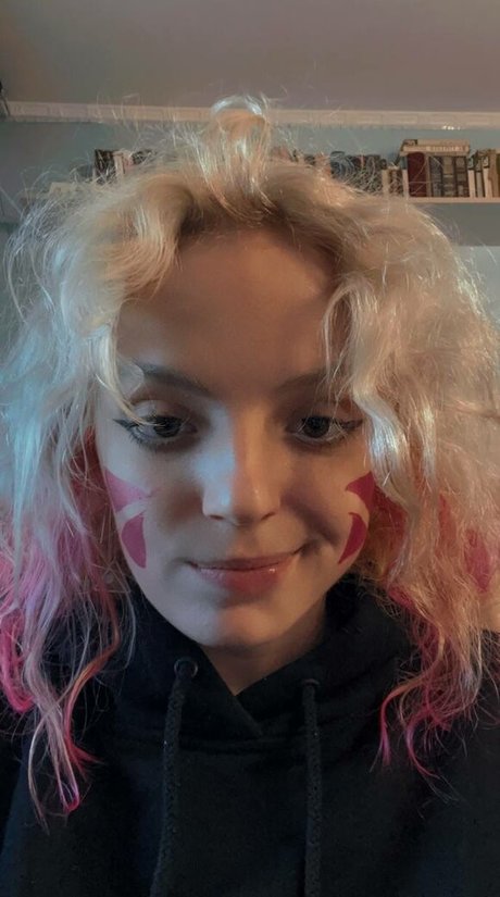 Romanowwa strip onlyfans