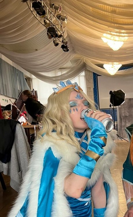 Romanowwa Profile image