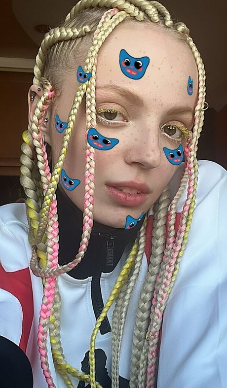 Romanowwa naked on onlyfans