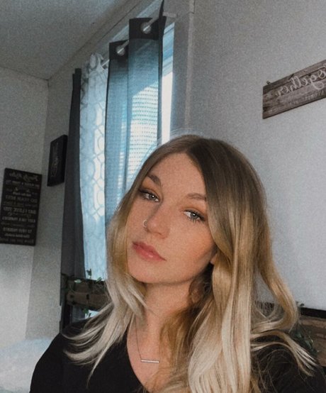 savannahlewis onlyfans sextape leak