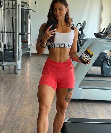 Denisa Tran Vanova onlyfans leaks.