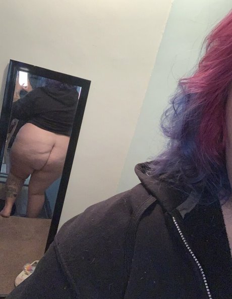 rainbowbelli onlyfans ass