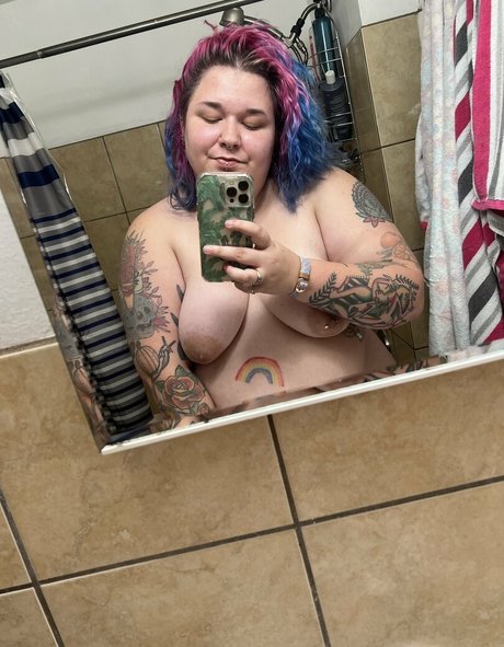 rainbowbelli onlyfans naked