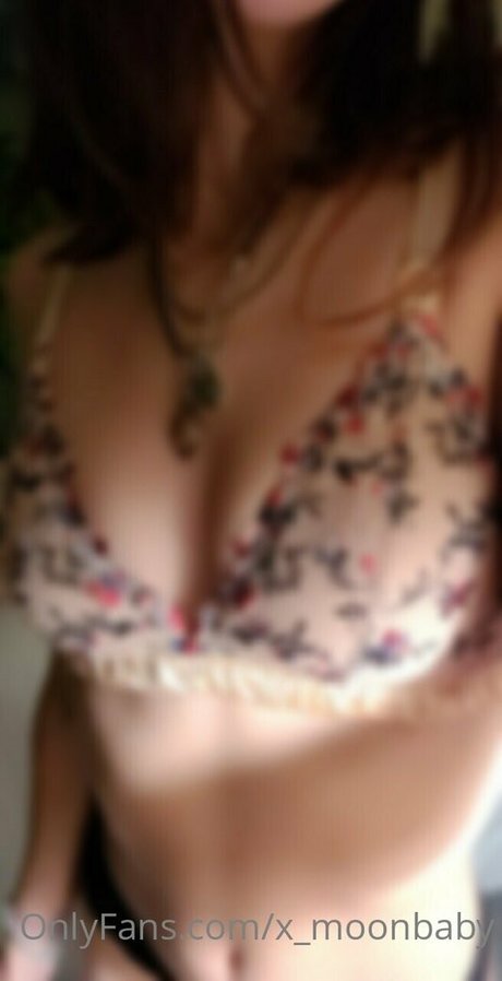 x moonbaby Profile image