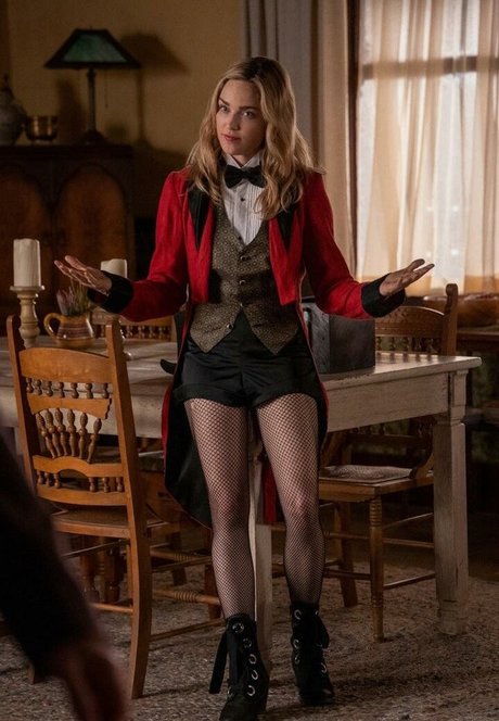 Caity Lotz nude onlyfans pics