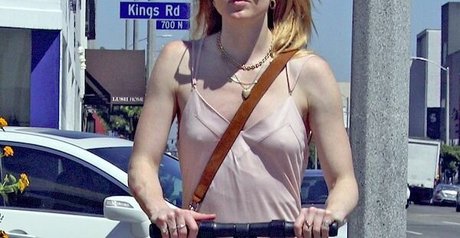 Caity Lotz ass onlyfans