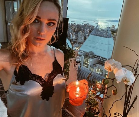 Caity Lotz nude porn onlyfans