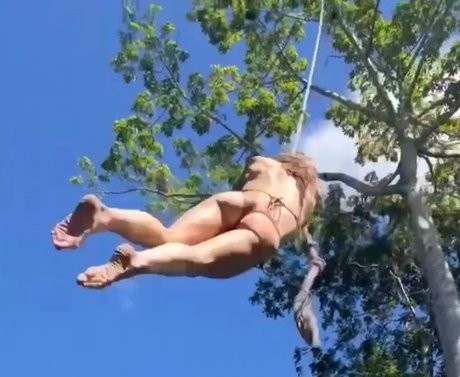 Caity Lotz  illustration