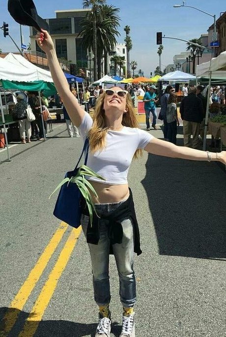 Caity Lotz onlyfans leak