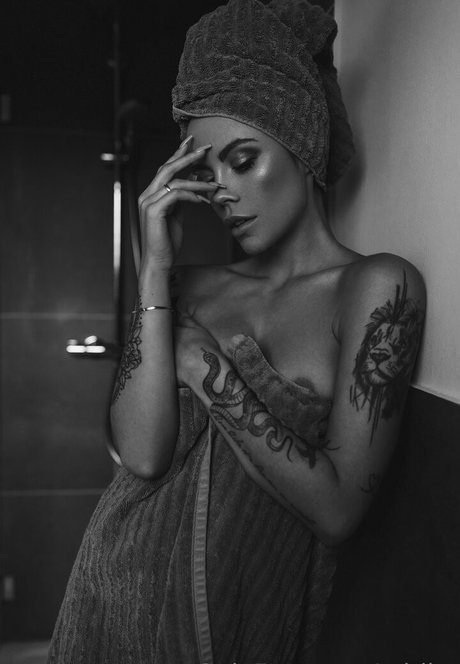 miribe onlyfans strip