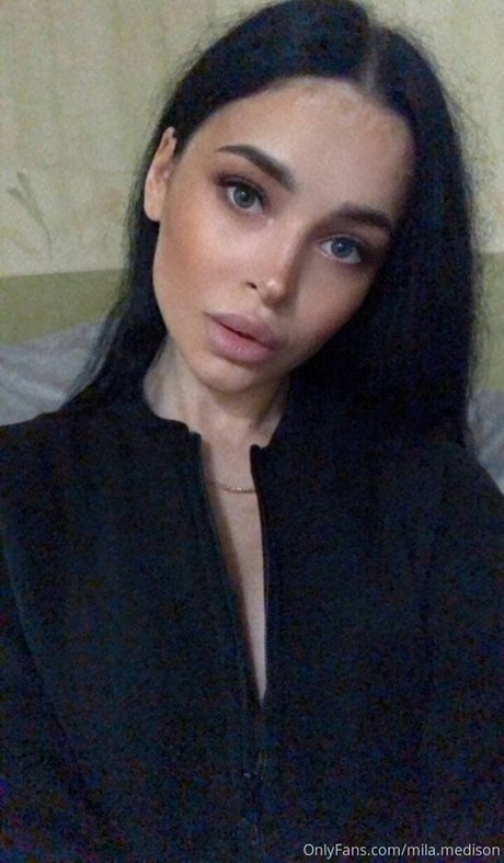 Mila Moore onlyfans leams