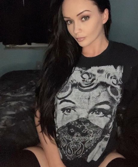 Mila Moore onlyfans nudes